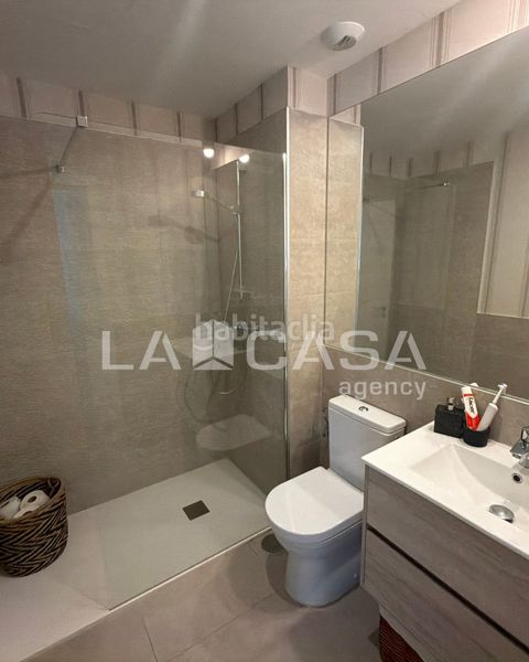 Foto b8822e19-f5ce-4fa0-b192-e28b0ab77404. Casa adossada amb aparcament piscina a Entrenúcleos Dos Hermanas
