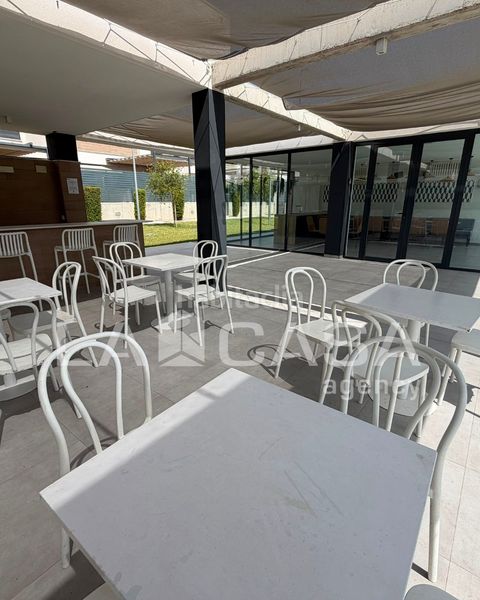 Foto c33b4759-486f-45f0-b83a-c1a1b01e7008. Casa adossada amb aparcament piscina a Entrenúcleos Dos Hermanas