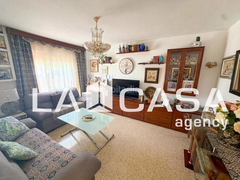 Foto 1724e868-9075-4613-9897-a79a4960f66b. Semi detached house with heating parking in Avenida de Europa Montequinto
