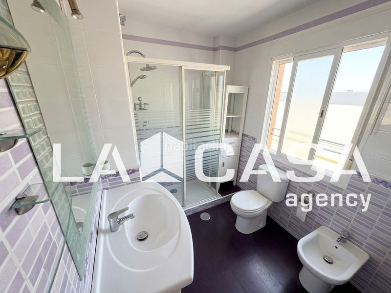 Foto 4c2ab0fc-23c1-4cac-bd30-ae0c570d51b6. Semi detached house with heating parking in Avenida de Europa Montequinto
