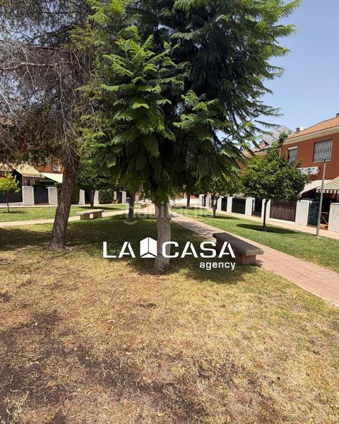 Foto 626067d9-4912-4354-931d-5c4a8bf0b398. Semi detached house with heating parking in Avenida de Europa Montequinto