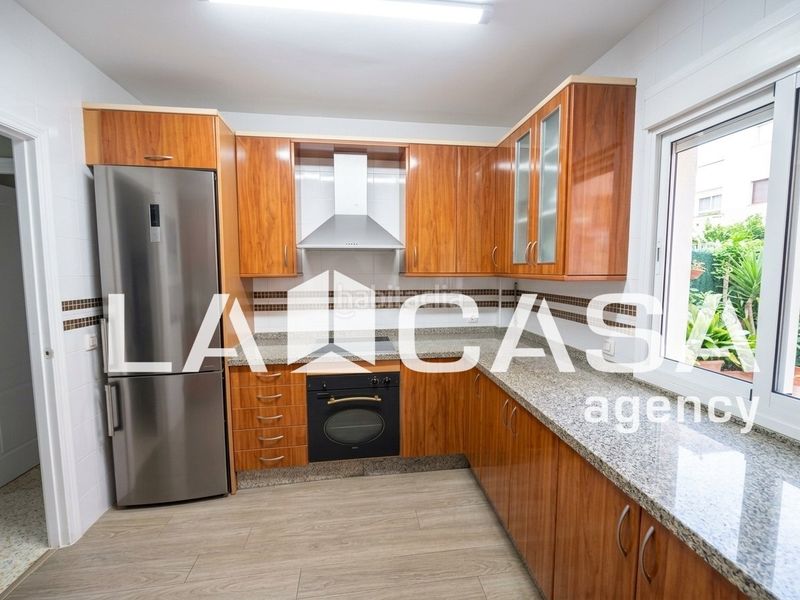 Foto bd17f8ea-8689-42d5-b6c5-b92aca1a2f11. Semi detached house with heating parking in Avenida de Europa Montequinto