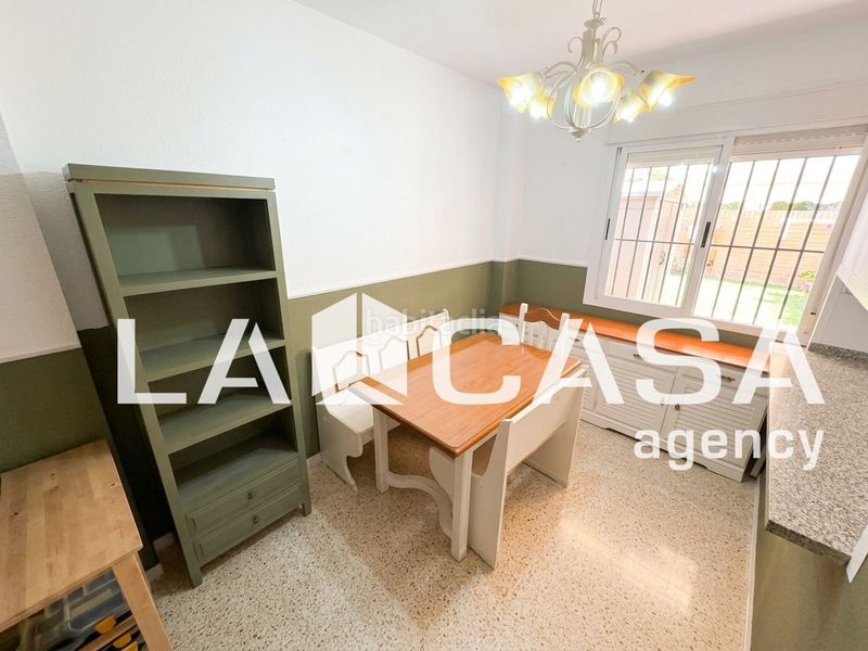 Foto de11666d-2148-4684-bc57-8546e4fcbff8. Semi detached house with heating parking in Avenida de Europa Montequinto