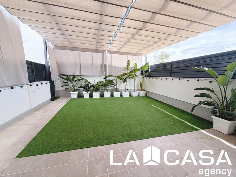 Foto 1fb1c4e8-4470-4574-94bd-53193bcd0365. Casa adossada amb calefacció aparcament a Entrenúcleos Dos Hermanas