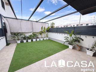 Casa adossada a Entrenúcleos