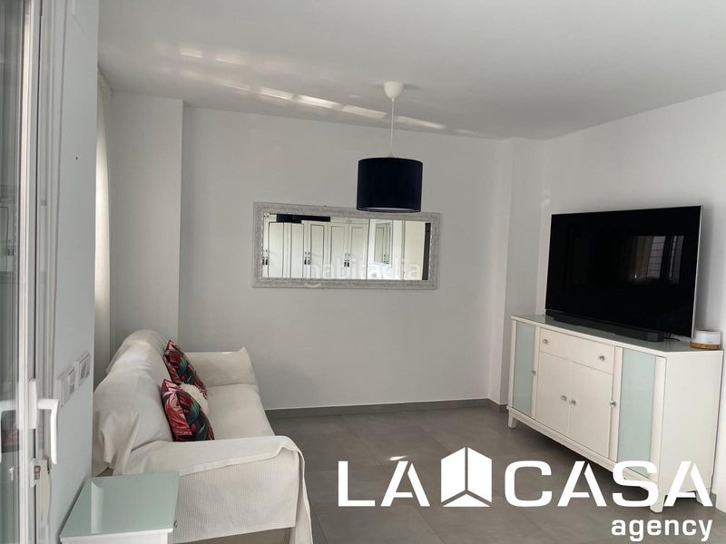 Foto a3f46bb7-e74d-4b78-aa61-98eb75faa7b8. Casa adossada amb calefacció aparcament a Entrenúcleos Dos Hermanas