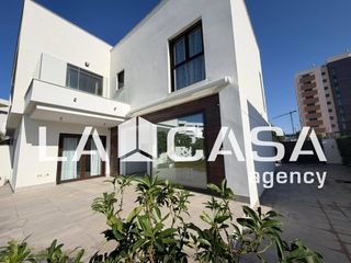 Casa aparellada a Entrenúcleos