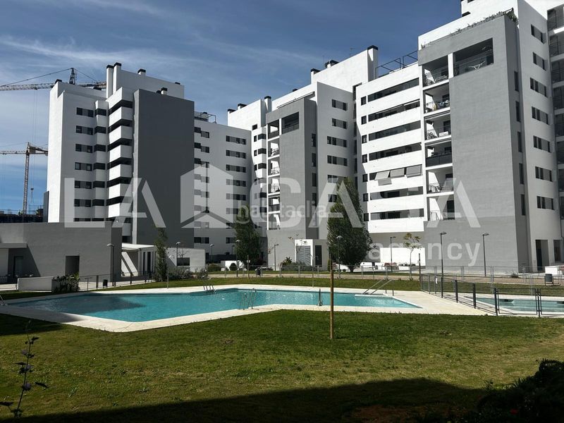 Foto 1bf4a559-24f6-497f-8b4a-14e118f76d24. Etagenwohnung mit parking pool in Entrenúcleos Dos Hermanas