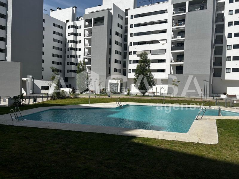 Foto 3e405c37-7153-4a72-8a47-b2b52cbe42be. Etagenwohnung mit parking pool in Entrenúcleos Dos Hermanas