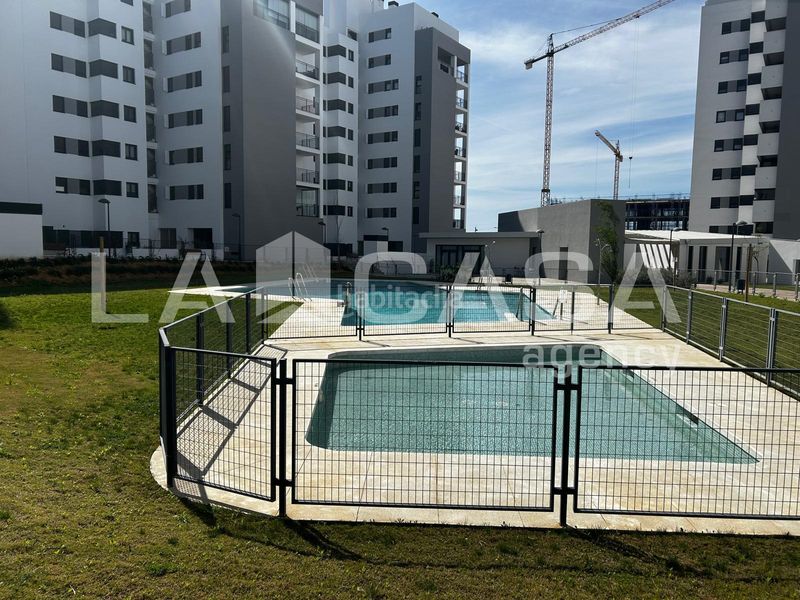 Foto c63ee73c-35c1-4d35-8071-49ee0c8ad497. Etagenwohnung mit parking pool in Entrenúcleos Dos Hermanas