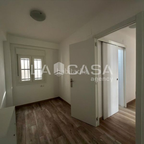 Foto f456473c-3ff2-4589-b9fa-7c73cccebbc6. Pis a Cruz Roja Sevilla