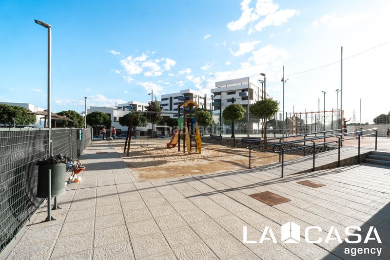 Foto f607ecaa-560c-4459-a203-c86a7b229099. Piso en Entrenúcleos Dos Hermanas