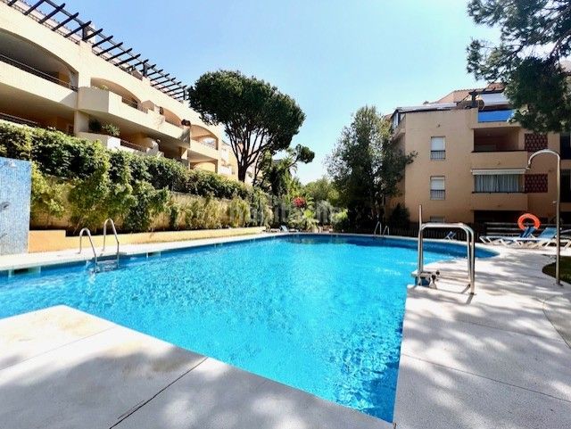 Foto 1f9451a0-e6d8-41c8-abf1-0d034ce2831e. Pis a calle oceano 6 a Romana Playa Marbella