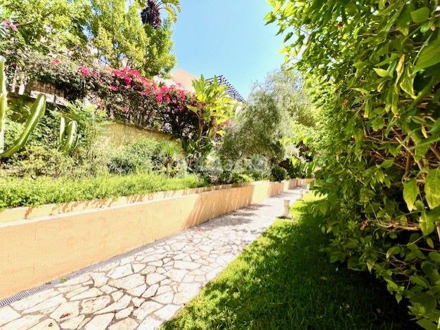 Foto a087a4f2-6801-4e68-b082-cf0d399b3cda. Pis a calle oceano 6 a Romana Playa Marbella