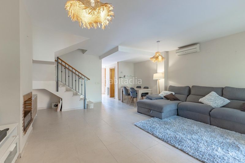 Foto 387af1f3-081d-48a7-9de5-ad8f78daca69. Casa adosada chalet en venta en jardines de masias iii en Moncada