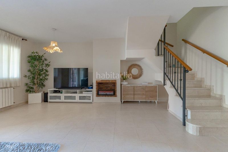 Foto a4f4814e-0f8c-48bc-b6ab-41711ec8ab5b. Casa adosada chalet en venta en jardines de masias iii en Moncada