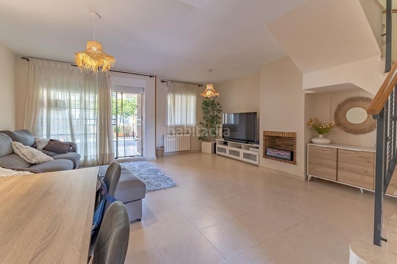 Foto bc3ea2f0-2a4f-4b2e-8d3d-65227c17c91e. Casa adosada chalet en venta en jardines de masias iii en Moncada