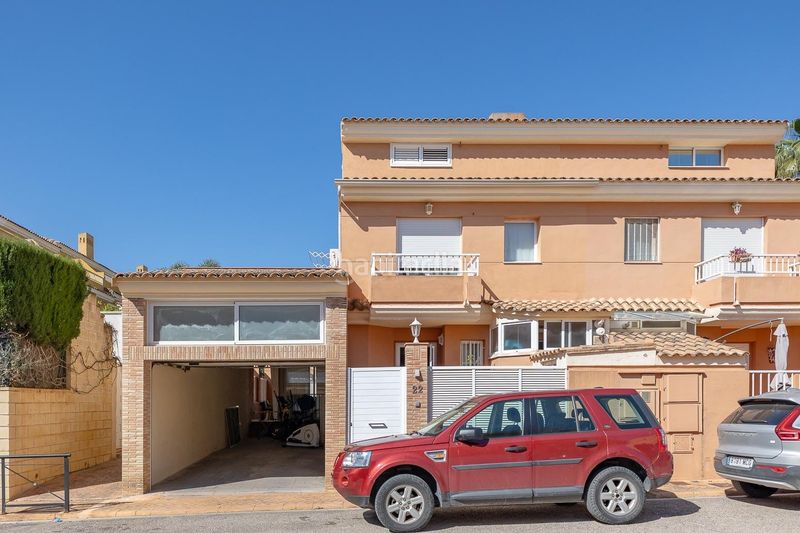 Foto d593719b-1231-4a3c-8f23-acaf90d093b6. Casa adosada chalet en venta en jardines de masias iii en Moncada