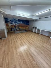 Local Comercial a La Fontsanta. Venta local en barrio la llum