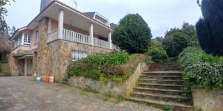 Chalet in Oleiros Pueblo. Oleiros gran chalet con hermosa finca de 1800 m2