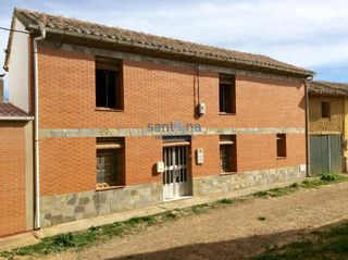 House in Pajares de los Oteros