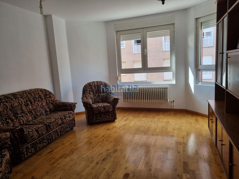 Foto 0bbf28ca-ab59-4329-a3cf-9bbf48e1469a. Apartament amb calefacció aparcament a San Claudio - La Chantría León