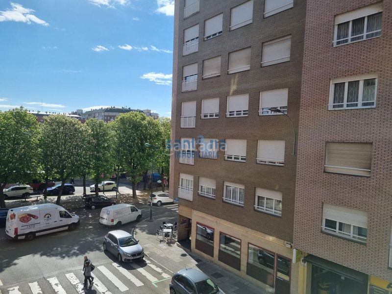 Foto 758284b5-1699-44b0-85c1-d6979bfcafd2. Apartament amb calefacció aparcament a San Claudio - La Chantría León