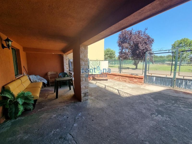 Foto 2d9211a2-fa3b-4329-9cc0-7e8602487ce2. Casa amb aparcament a Villarejo de Órbigo