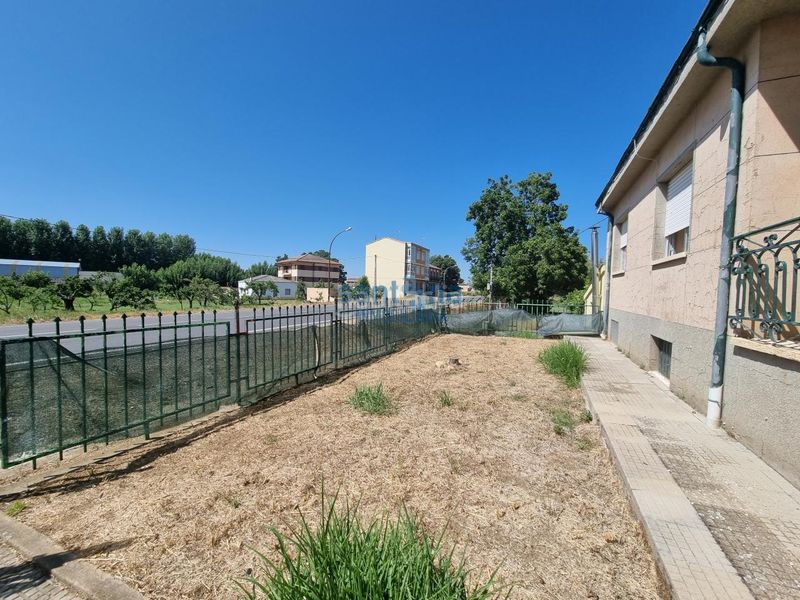 Foto ed10382c-e449-464a-b11f-23e3f82cefd6. Casa amb aparcament a Villarejo de Órbigo