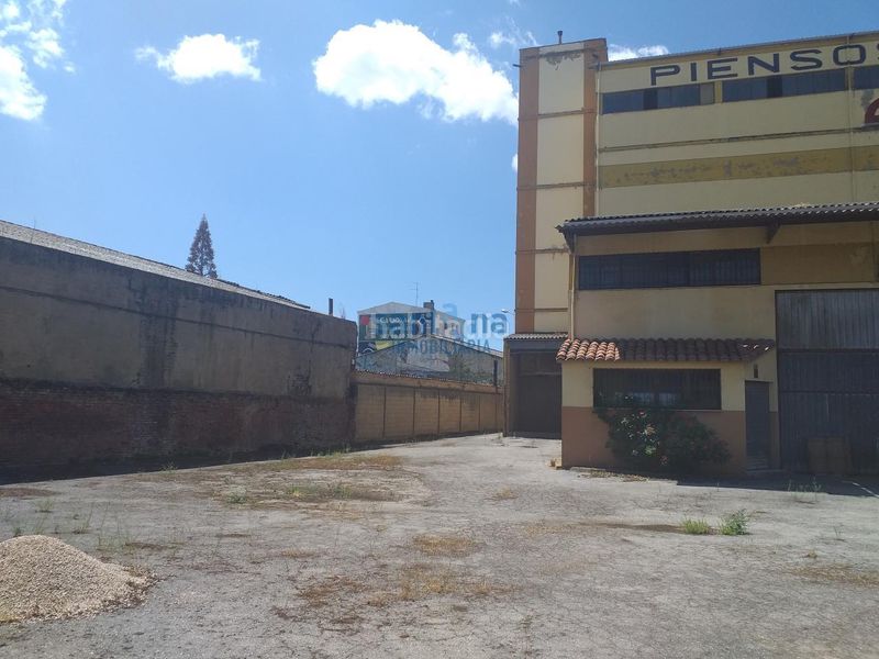 Foto 937375e6-a59b-4b7f-a2fe-b1cf2318b53d. Location bâtiment à usage industriel dans La Vega - La Sal León
