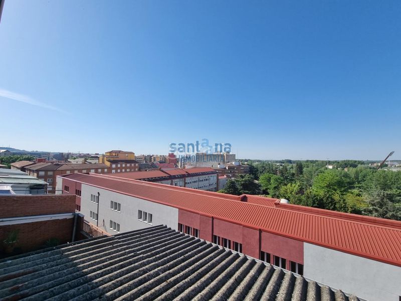 Foto 3d6840c1-c95c-4332-9de5-29601c4452e9. Apartament amb calefacció aparcament a San Claudio - La Chantría León