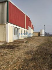 Nave industrial en Villaturiel