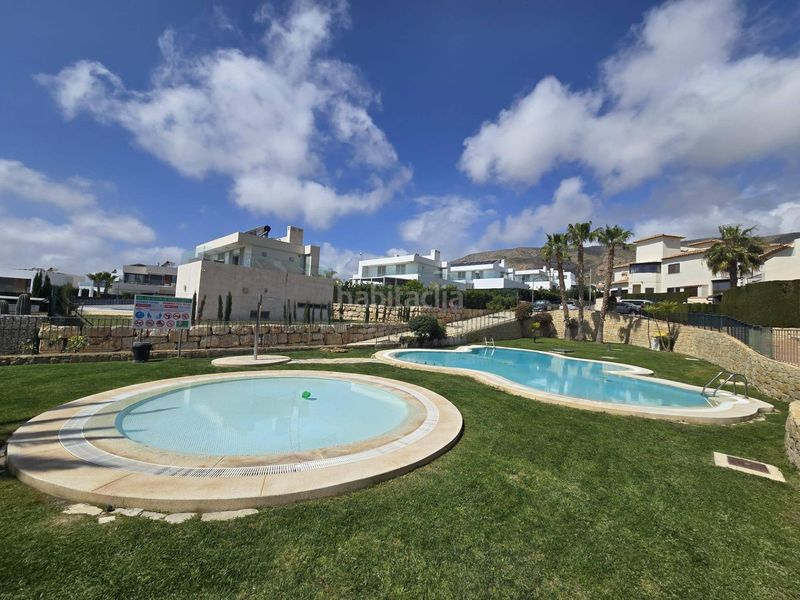 Foto 3aeda9bb-1b48-4584-9dbe-ec33a2c4a353. Casa amb aparcament piscina a Golf Bahía Finestrat