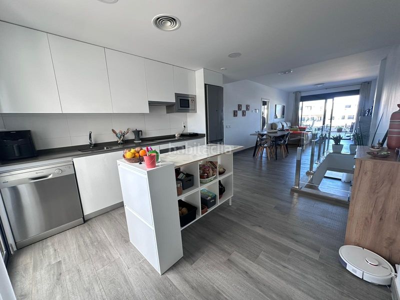 Foto 5b7689cf-3fad-44be-ac4a-5f642010d837. Dúplex amb aparcament piscina a balcón de Finestrat-terra marina Finestrat