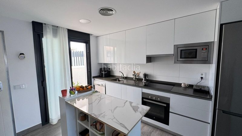 Foto ad4f0517-67a9-45d0-841e-a9ed5cb10dbe. Dúplex amb aparcament piscina a balcón de Finestrat-terra marina Finestrat