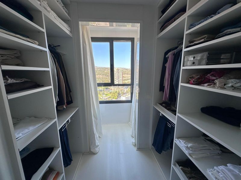 Foto 1756f583-53eb-4700-9a64-cc56cd5eb9c5. Apartament amb aparcament piscina a Via Parque Benidorm