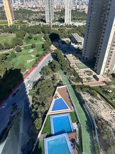 Foto 70c8ee68-ff66-4ac6-ad54-1fc52bd57126. Apartament amb aparcament piscina a Via Parque Benidorm