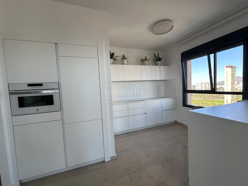 Foto e284822b-ec20-4254-ab4c-ff02d6c8a698. Apartament amb aparcament piscina a Via Parque Benidorm