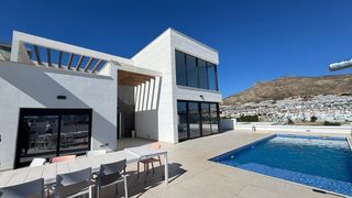 Miete Chalet  Avenida costa brava. Se alquila villa en urbanización cerrada con vistas al mar y a l