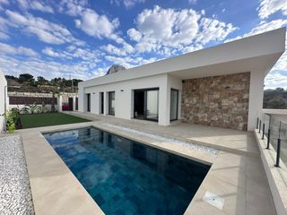 Chalet  Calle calle riu de la tapiada. Exclusiva villa de diseño con piscina privada y amplia parcela