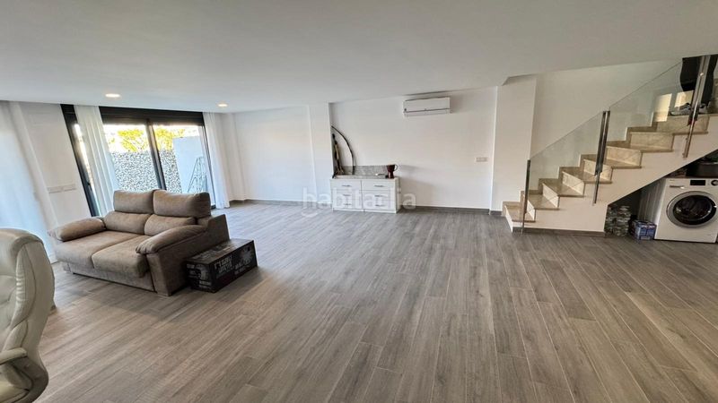 Foto 5d2ba086-7768-4226-8584-0d2a860fb332. Dúplex amb aparcament piscina a balcón de Finestrat-terra marina Finestrat