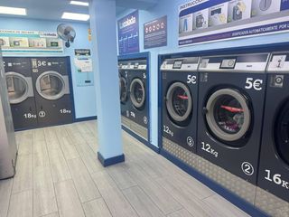 Alquiler Local Comercial en Playa Levante. Se vende lavandería en pleno funcionamiento.