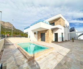 Chalet  Calle venecia. Oportunidad de inversi�n.