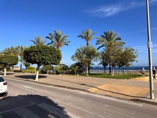 Apartamento  Avenida tellerola. Apartamento con vistas al mar en primera l�nea