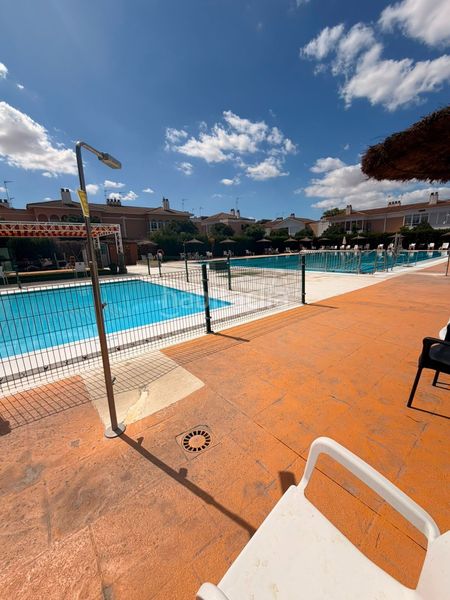 Foto 23d90993-9ae5-40ea-8f90-5dc55d5757df. Casa adossada amb piscina a colores - entreparques Sevilla