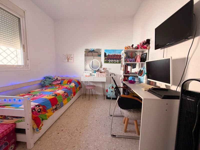 Foto b79ec5c9-0958-4bff-83da-a1c22ac91818. Casa adossada amb piscina a colores - entreparques Sevilla