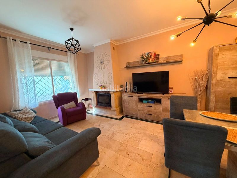 Foto eedcb788-889a-4753-aa3f-e8f4a9d2640e. Casa adossada amb piscina a colores - entreparques Sevilla