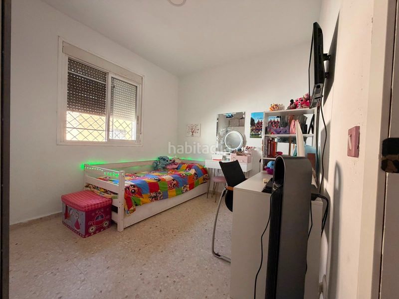Foto f812552a-e742-4eb5-9492-8dcea49bcb45. Casa adossada amb piscina a colores - entreparques Sevilla