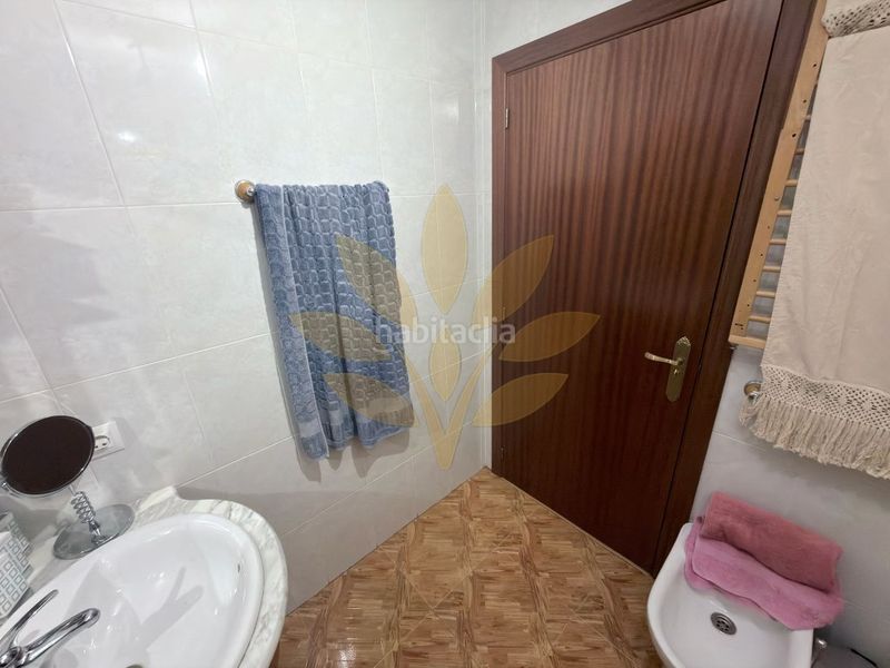 Foto 0d06fbd1-b8c4-4174-8198-62cb0d746d44. Casa adossada amb aparcament a Montesol - Mejostilla Cáceres