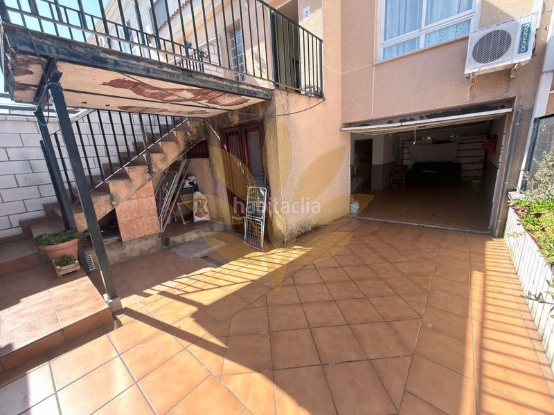 Foto ab6be9ba-97b0-4879-8f4e-45c3ace745d4. Casa adossada amb aparcament a Montesol - Mejostilla Cáceres